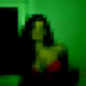 Caroline, 23 ans, en ligne à Embrun pour une rencontre coquine