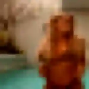 Contacte Helena, 25 ans à Roquebrune-sur-Argens gratuitement