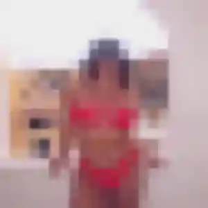 Brune, fille de 25 ans cherche plan cul à Tourves